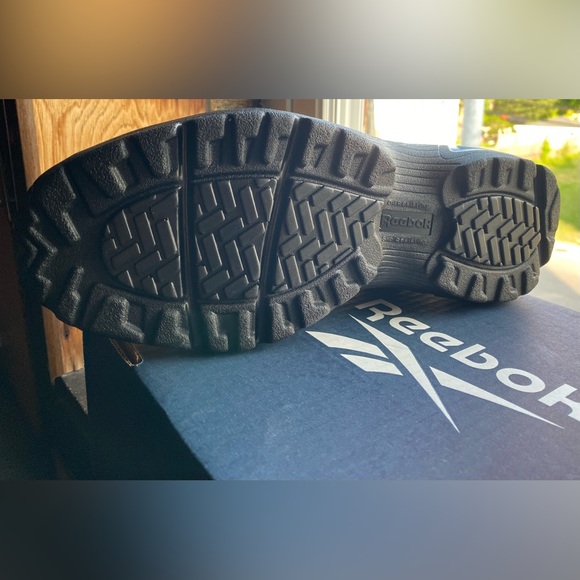 Uniform sneaker - Picture 2 of 3